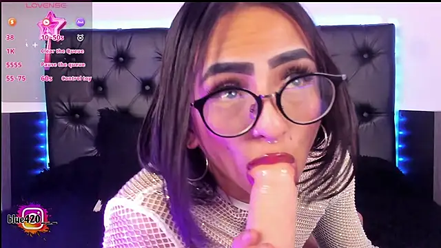 Skyler  blue4 online show from February 6, 10:37 am