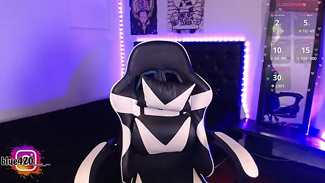 Snapshot of Skyler__blue4 chatting on October 19, 8:53 pm Skyler blue4 online show from October 19, 8:53 pm