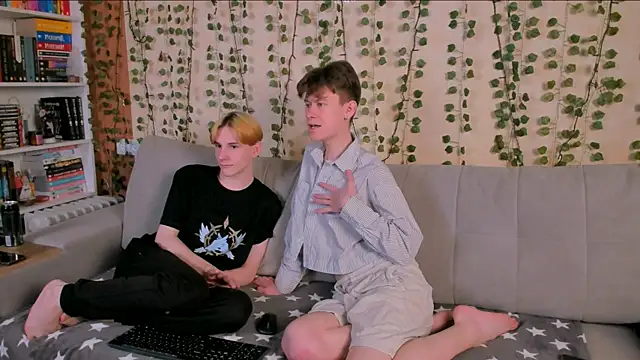 AndrewwCarter2 online show from March 26, 8:25 pm