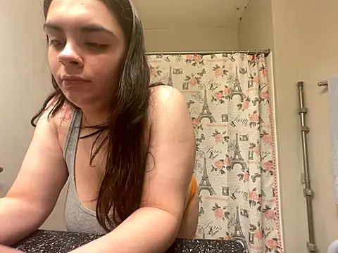 Snapshot of jasmine2badd chatting on December 8, 5:07 am jasmine2badd online show from December 8, 5:07 am