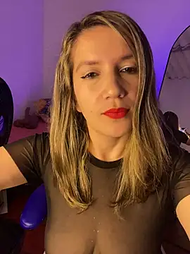 Snapshot of gwen_ashly chatting on May 19, 5:14 am gwen ashly online show from May 19, 5:14 am