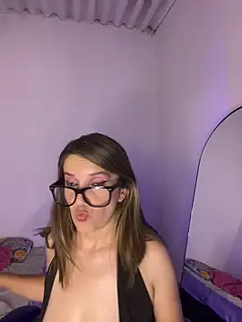 Snapshot of gwen_ashly chatting on May 31, 5:26 am gwen ashly online show from May 31, 5:26 am