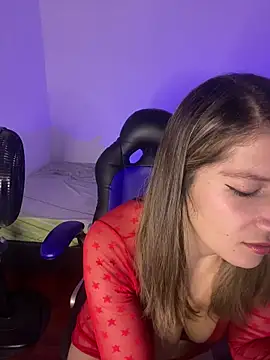 Snapshot of gwen_ashly chatting on June 10, 5:28 am gwen ashly online show from June 10, 5:28 am