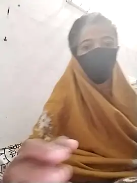 Snapshot of Cute-Ridhima chatting on December 23, 8:23 am Cute-Ridhima online show from December 23, 8:23 am