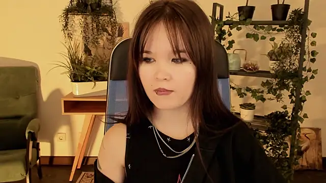 Elainebeness online show from March 3, 7:20 pm