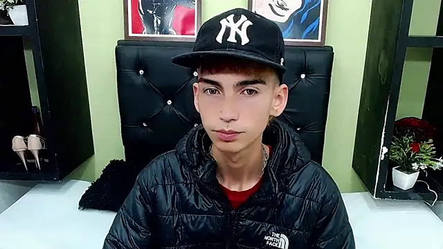 Snapshot of ttimy_x_boy chatting on March 10, 11:16 pm ttimy x boy online show from March 10, 11:16 pm