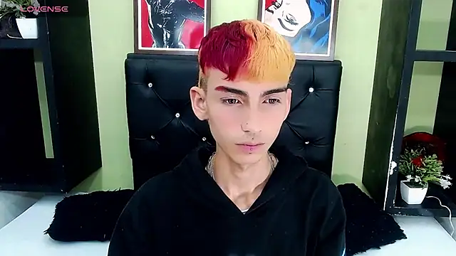 Snapshot of ttimy_x_boy chatting on March 13, 9:37 pm ttimy x boy online show from March 13, 9:37 pm