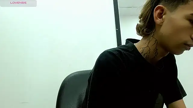 Snapshot of ttimy_x_boy chatting on September 15, 3:34 pm ttimy x boy online show from September 15, 3:34 pm