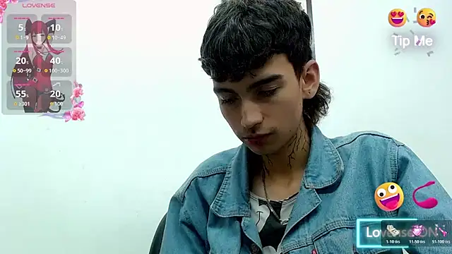 Snapshot of ttimy_x_boy chatting on October 24, 4:20 am ttimy x boy online show from October 24, 4:20 am