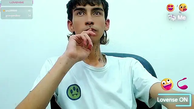 Snapshot of ttimy_x_boy chatting on November 11, 5:29 am ttimy x boy online show from November 11, 5:29 am