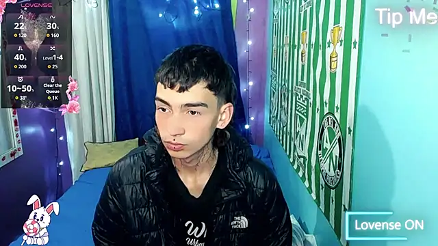 Snapshot of ttimy_x_boy chatting on December 5, 4:10 am ttimy x boy online show from December 5, 4:10 am