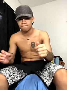 logannth online show from November 23, 9:36 pm