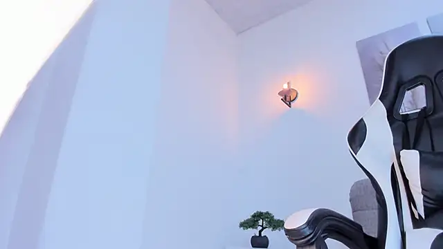 Snapshot of Brittany_cute18 chatting on March 22, 2:14 pm Brittany cute18 online show from March 22, 2:14 pm