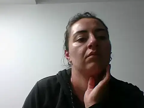  karlie kloss  online show from December 13, 1:04 am