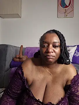 Snapshot of ThickianaRider chatting on June 17, 7:33 am ThickianaRider online show from June 17, 7:33 am