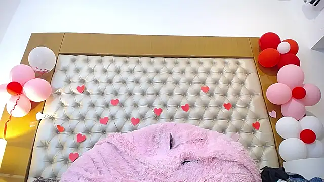 Snapshot of MegannMyerss chatting on February 19, 1:40 am MegannMyerss online show from February 19, 1:40 am