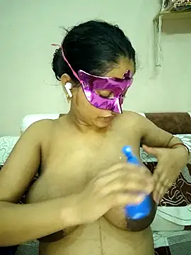 bigtitsqueen online show from October 28, 5:00 am