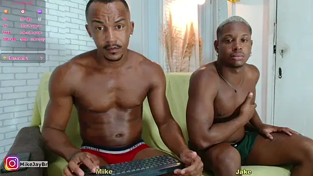 Snapshot of mikejaybra chatting on January 23, 5:35 am mikejaybra online show from January 23, 5:35 am