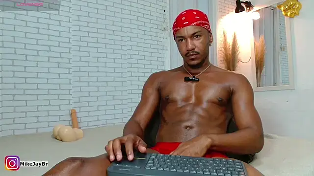 Snapshot of mikejaybra chatting on February 8, 2:16 pm mikejaybra online show from February 8, 2:16 pm