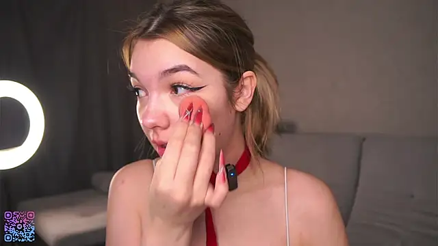 VeronaAppleberry online show from March 7, 1:31 am