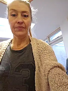 lisalustjouw online show from January 14, 12:03 pm