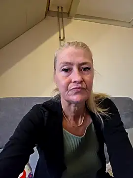 lisalustjouw online show from September 22, 12:18 pm