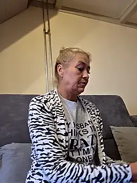 lisalustjouw online show from September 29, 9:47 am