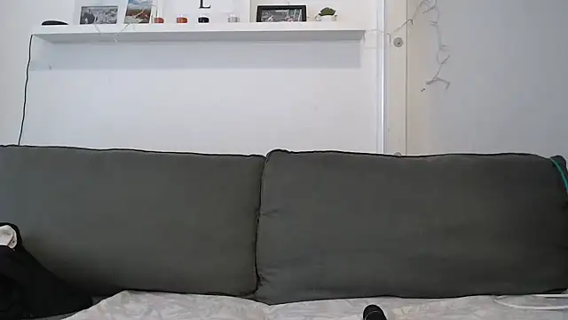 Snapshot of IntiMia chatting on March 12, 7:46 am IntiMia online show from March 12, 7:46 am