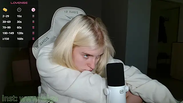 LizaKisses online show from October 9, 9:18 am