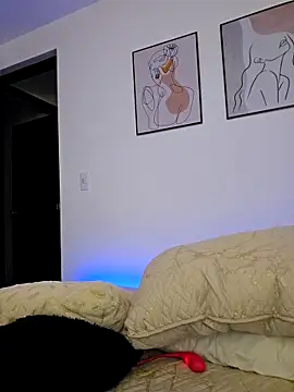 Snapshot of VictoriaEvaans_ chatting on February 14, 12:51 am VictoriaEvaans online show from February 14, 12:51 am