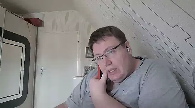 Snapshot of der_alex38 chatting on February 15, 12:33 pm der alex38 online show from February 15, 12:33 pm