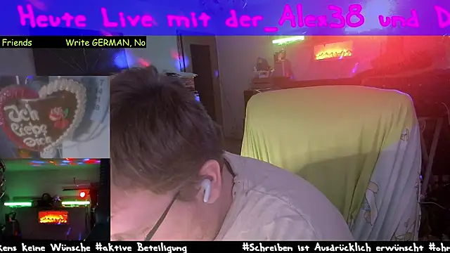Snapshot of der_alex38 chatting on March 13, 7:39 pm der alex38 online show from March 13, 7:39 pm
