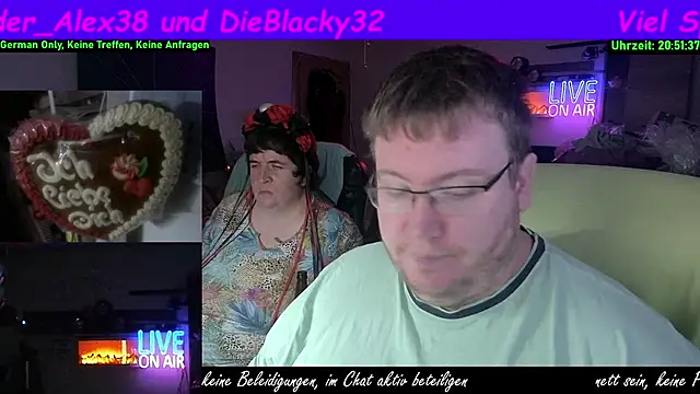 Snapshot of der_alex38 chatting on October 12, 6:51 pm der alex38 online show from October 12, 6:51 pm