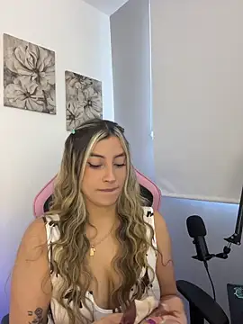 Issabela G1 online show from May 3, 8:04 pm