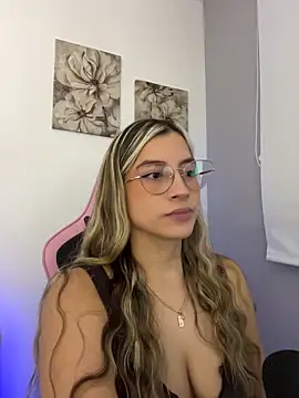 Issabela G1 online show from May 4, 10:28 pm