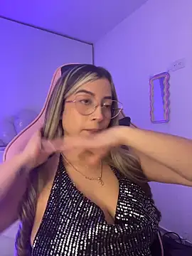 Snapshot of Issabela_G1 chatting on June 9, 4:24 am Issabela G1 online show from June 9, 4:24 am