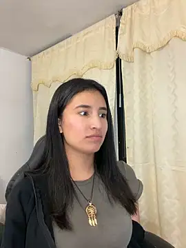 Snapshot of paulinamoons1 chatting on May 12, 6:32 am paulinamoons1 online show from May 12, 6:32 am