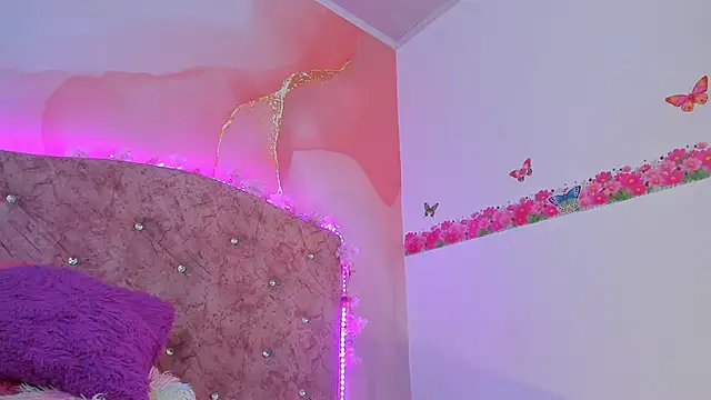 Snapshot of Bella__sweet chatting on January 18, 9:55 pm Bella sweet online show from January 18, 9:55 pm