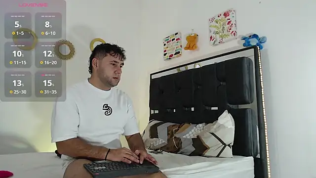 Snapshot of Valerio_22 chatting on November 30, 10:58 pm Valerio 22 online show from November 30, 10:58 pm