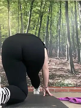 Snapshot of lululoverose chatting on March 8, 5:50 pm lululoverose online show from March 8, 5:50 pm