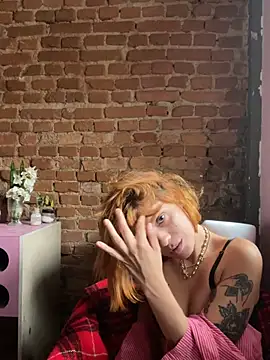 Snapshot of spacegirlll chatting on February 22, 5:00 pm spacegirlll online show from February 22, 5:00 pm