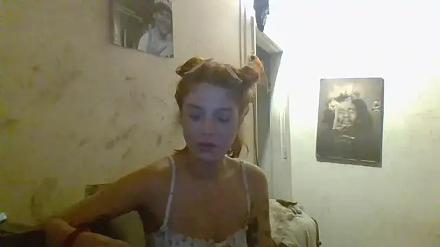 Snapshot of spacegirlll chatting on April 9, 3:17 am spacegirlll online show from April 9, 3:17 am