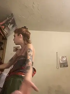 Snapshot of spacegirlll chatting on April 10, 4:50 am spacegirlll online show from April 10, 4:50 am