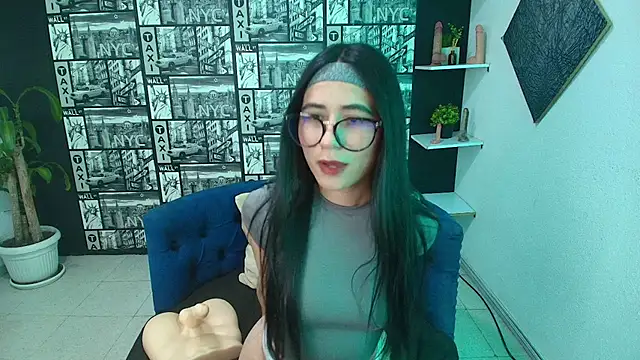 Snapshot of ChloeTurner_ chatting on November 6, 1:23 pm ChloeTurner online show from November 6, 1:23 pm