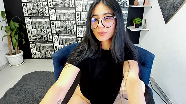 Snapshot of ChloeTurner_ chatting on December 2, 6:58 pm ChloeTurner online show from December 2, 6:58 pm