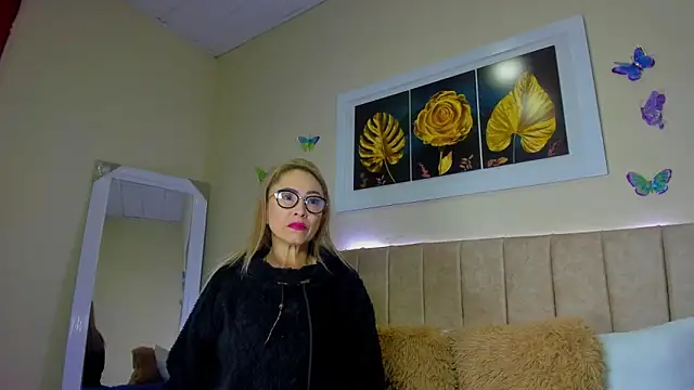 Snapshot of emagarcia chatting on October 2, 12:34 pm emagarcia online show from October 2, 12:34 pm