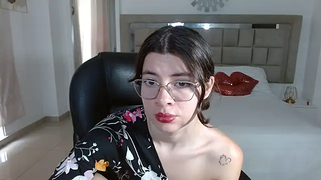 zoecruzz online show from November 21, 3:22 pm