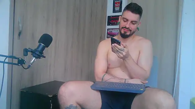 Aaron kwok28 online show from November 23, 9:14 pm