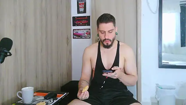 Aaron kwok28 online show from February 23, 10:07 pm