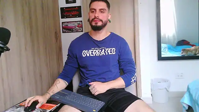 Aaron kwok28 online show from February 25, 9:57 pm